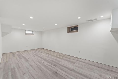 Tiny photo for 2577 Buckingham Avenue, Birmingham City, MI 48009 (MLS # 20261021361)