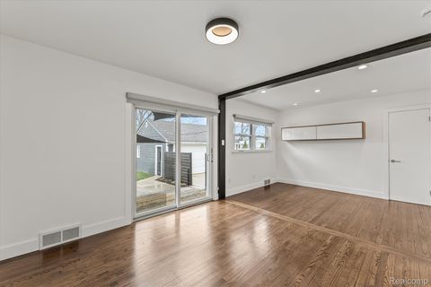 Tiny photo for 2577 Buckingham Avenue, Birmingham City, MI 48009 (MLS # 20261021361)