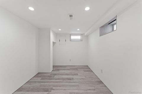 Tiny photo for 2577 Buckingham Avenue, Birmingham City, MI 48009 (MLS # 20261021361)