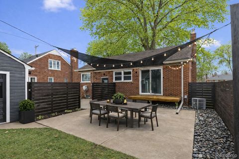 Tiny photo for 2577 Buckingham Avenue, Birmingham City, MI 48009 (MLS # 20261021361)