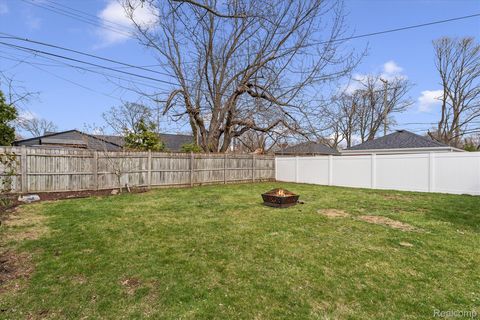 Tiny photo for 2577 Buckingham Avenue, Birmingham City, MI 48009 (MLS # 20261021361)