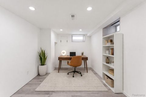 Tiny photo for 2577 Buckingham Avenue, Birmingham City, MI 48009 (MLS # 20261021361)