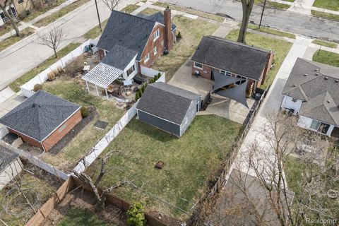Tiny photo for 2577 Buckingham Avenue, Birmingham City, MI 48009 (MLS # 20261021361)