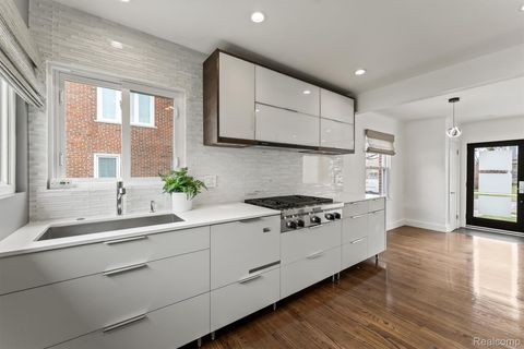 Tiny photo for 2577 Buckingham Avenue, Birmingham City, MI 48009 (MLS # 20261021361)