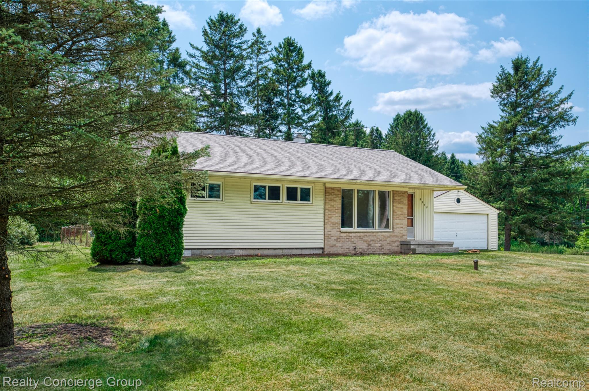 9648 Hyne Road
