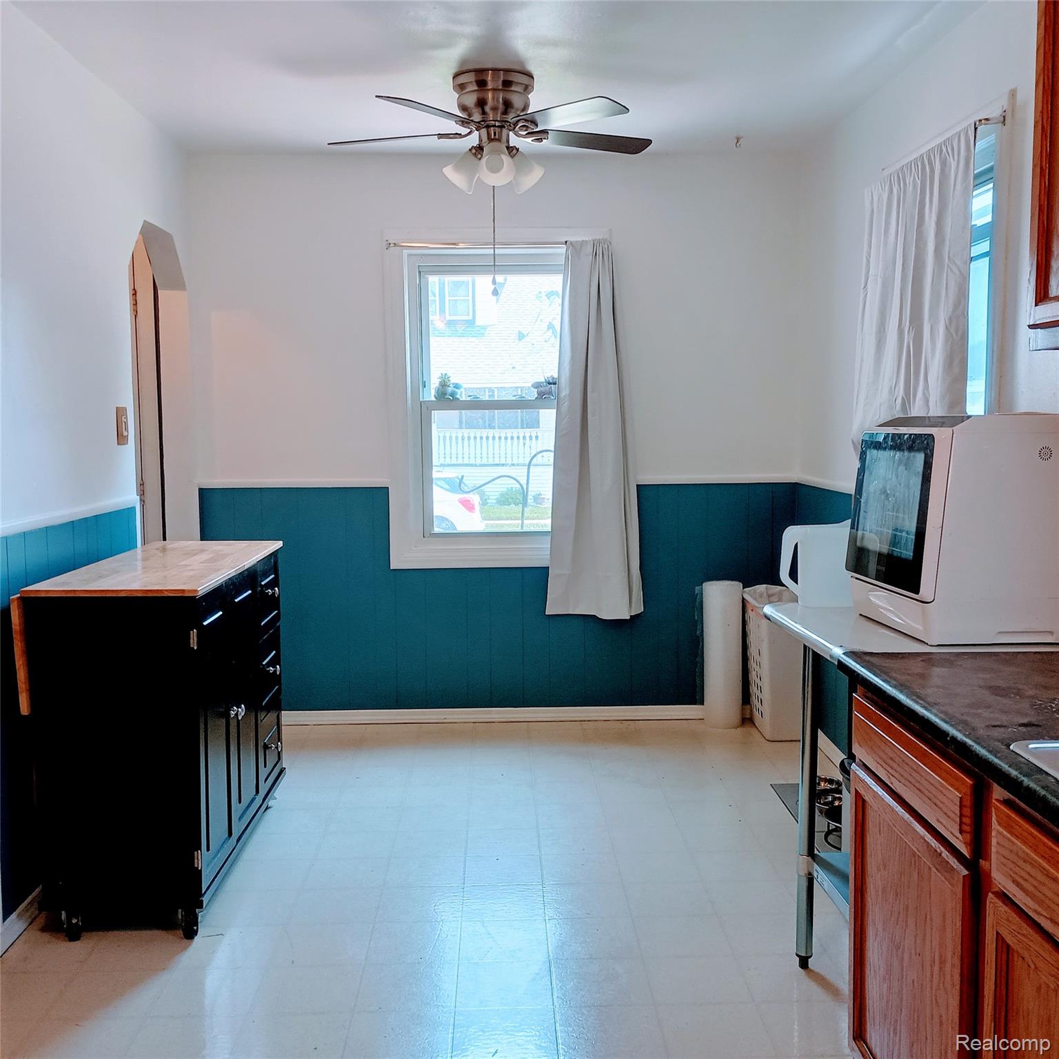 Roseville City, Michigan 48066, United States, 3 Bedrooms Bedrooms, ,2 BathroomsBathrooms,Residential,Pending,151424