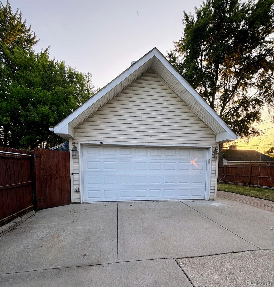 Roseville City, Michigan 48066, United States, 3 Bedrooms Bedrooms, ,2 BathroomsBathrooms,Residential,Pending,151424