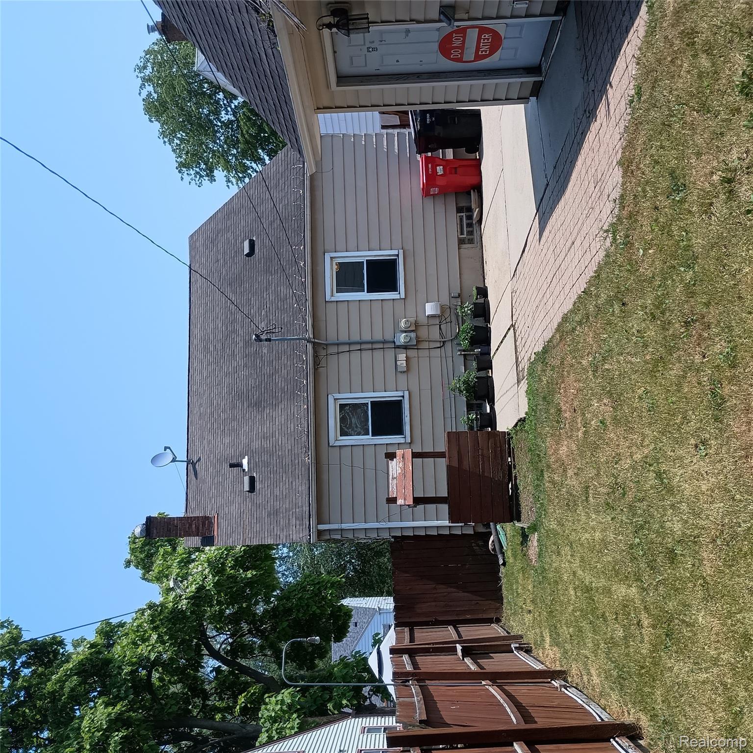 Roseville City, Michigan 48066, United States, 3 Bedrooms Bedrooms, ,2 BathroomsBathrooms,Residential,Pending,151424