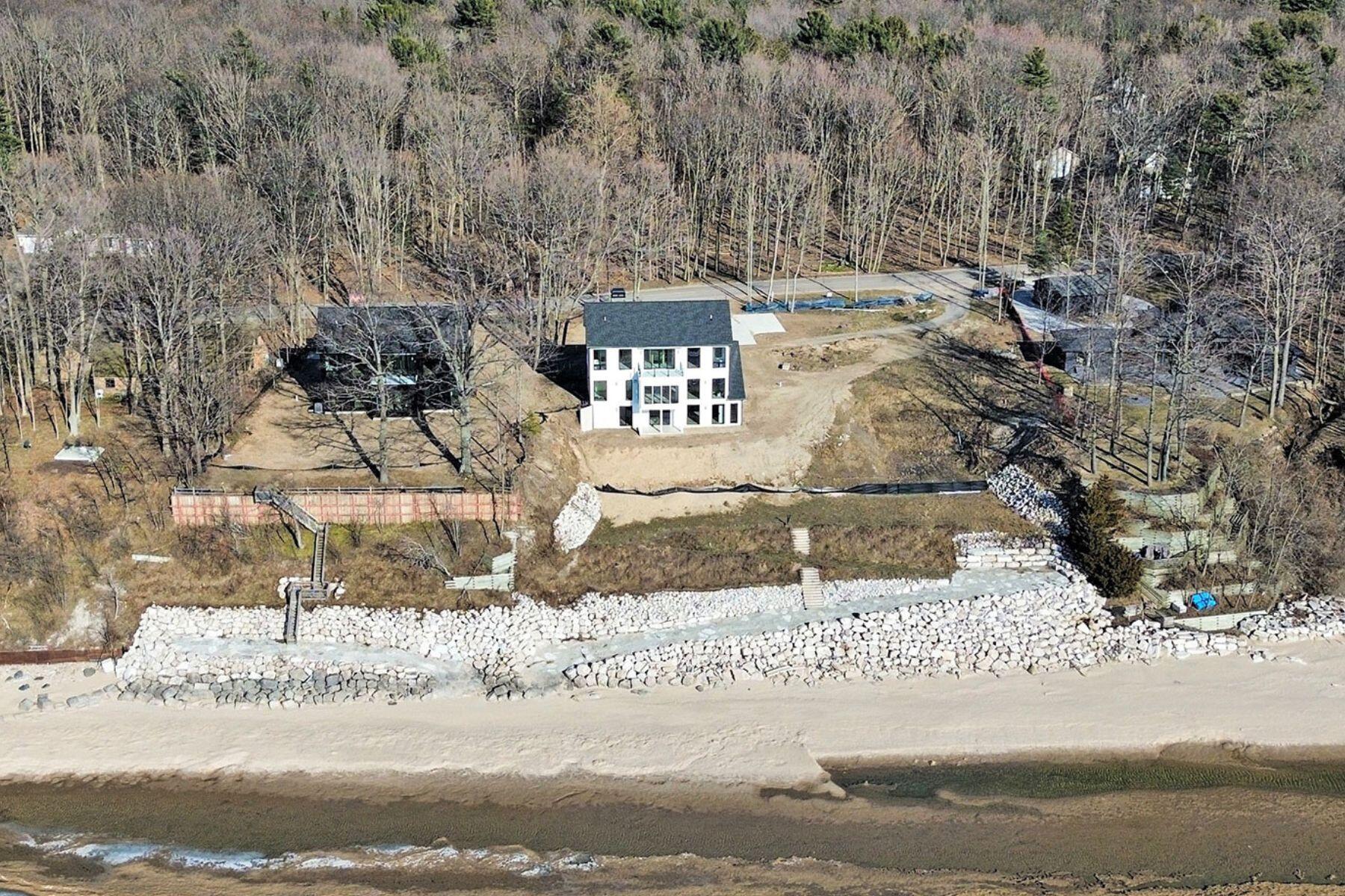 2578 Lakeshore Drive