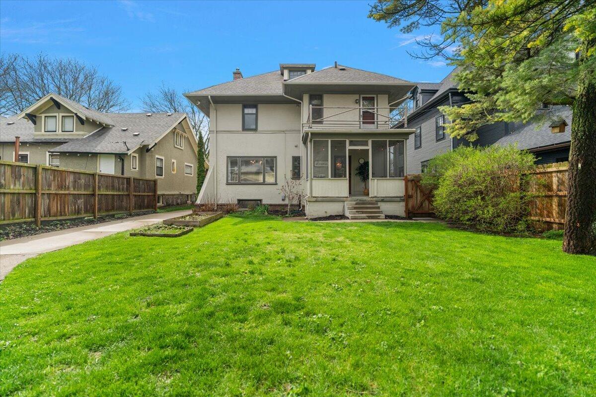 566 Prospect Avenue SE