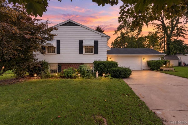 302 MIAMI CT, TECUMSEH, MI 49286 - Image 3efd32ab48acf52d760f78426922b6fc/2657794148
