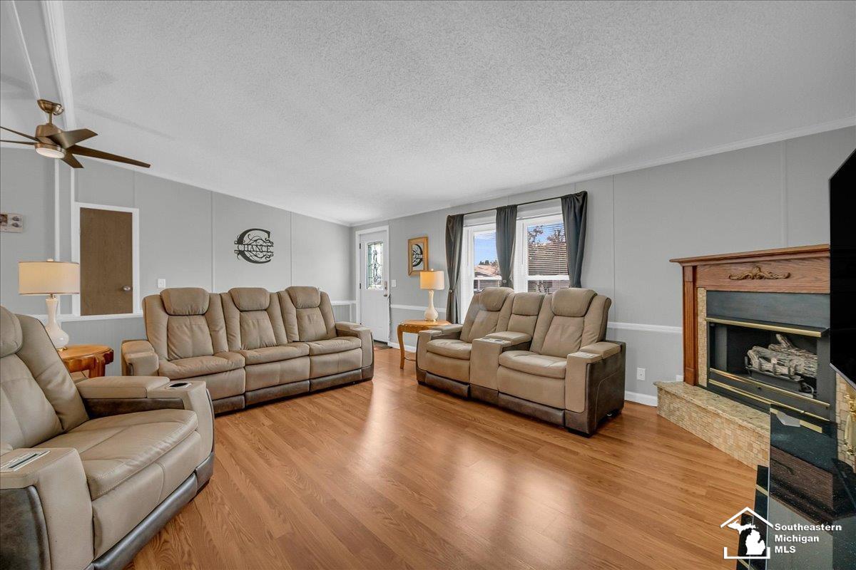 6682 Congress Street