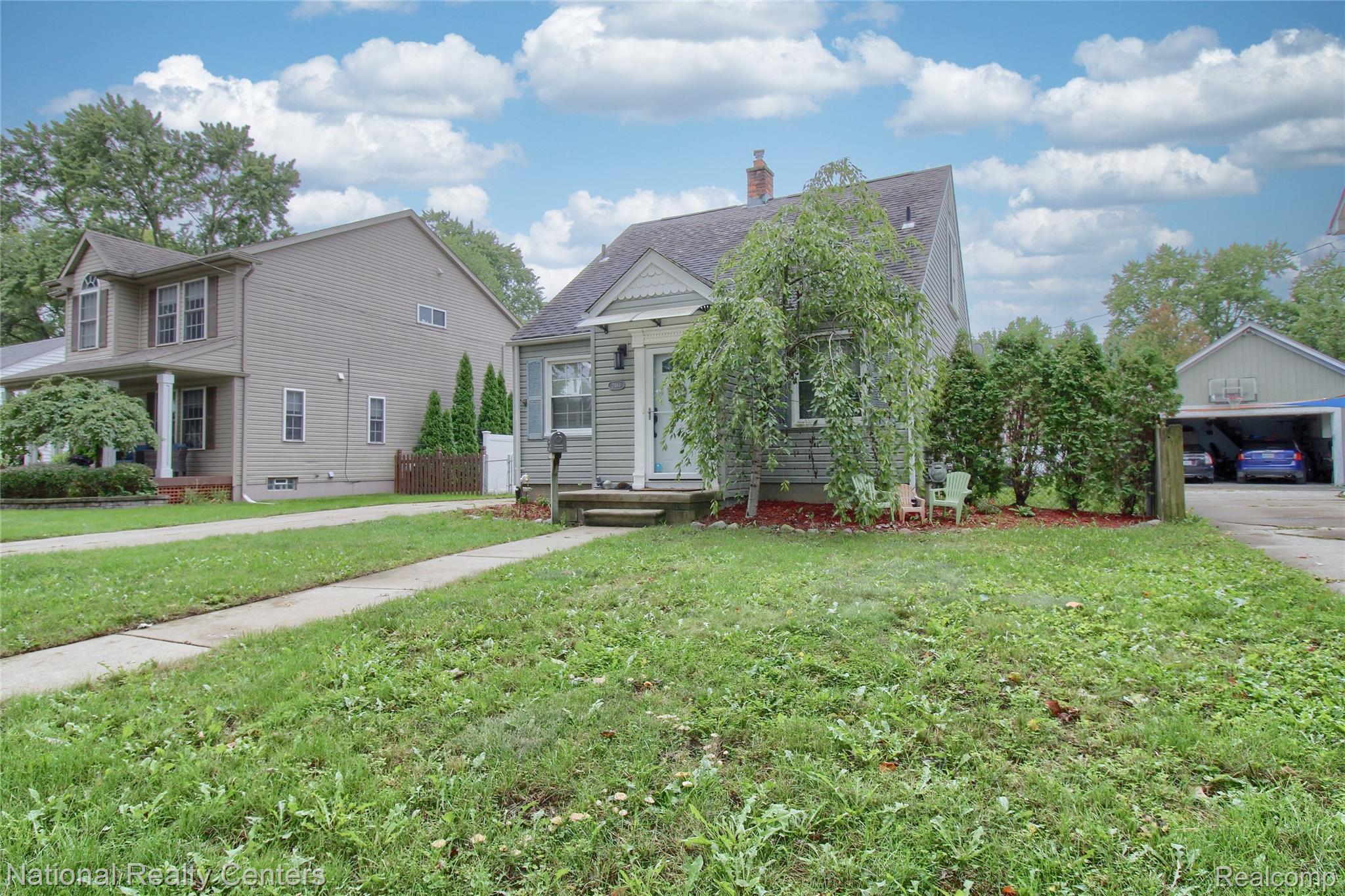 2463 Cummings Avenue