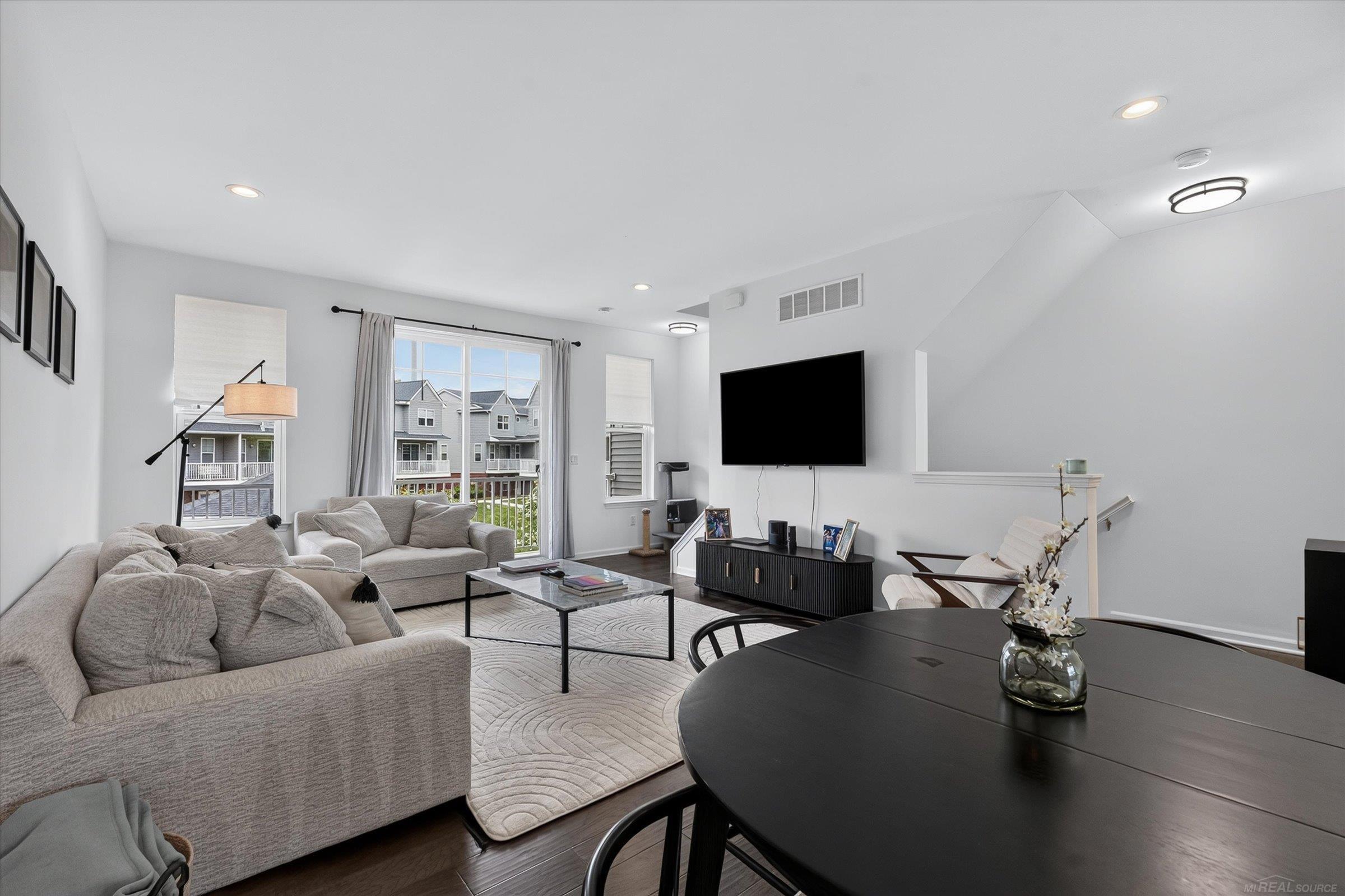 3981 Trailway Commons Circle