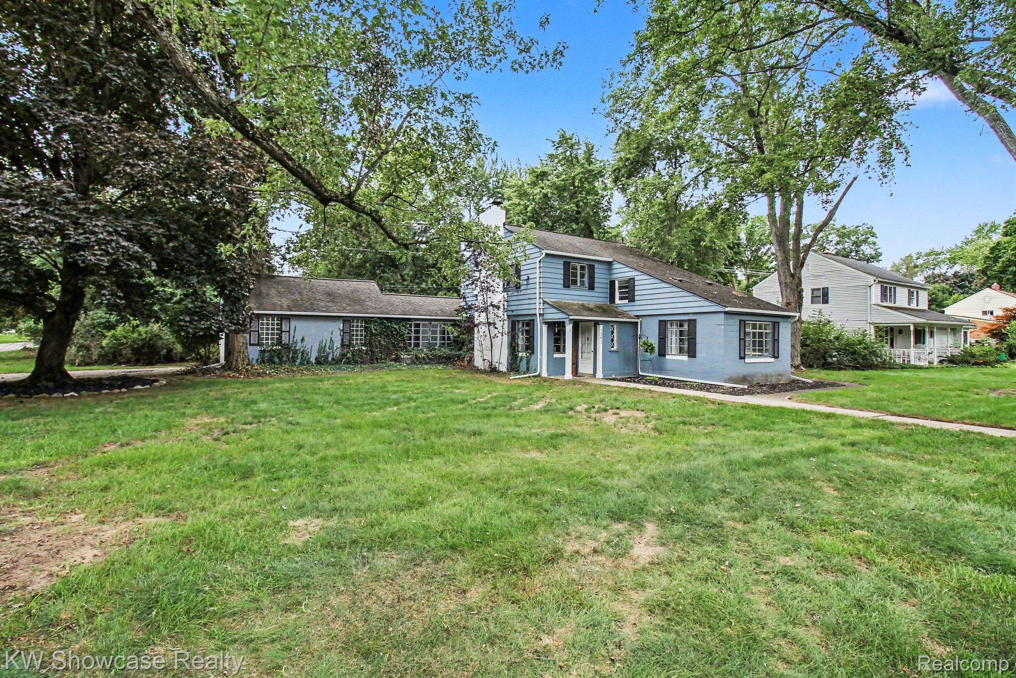 7361 Honeysuckle Road
