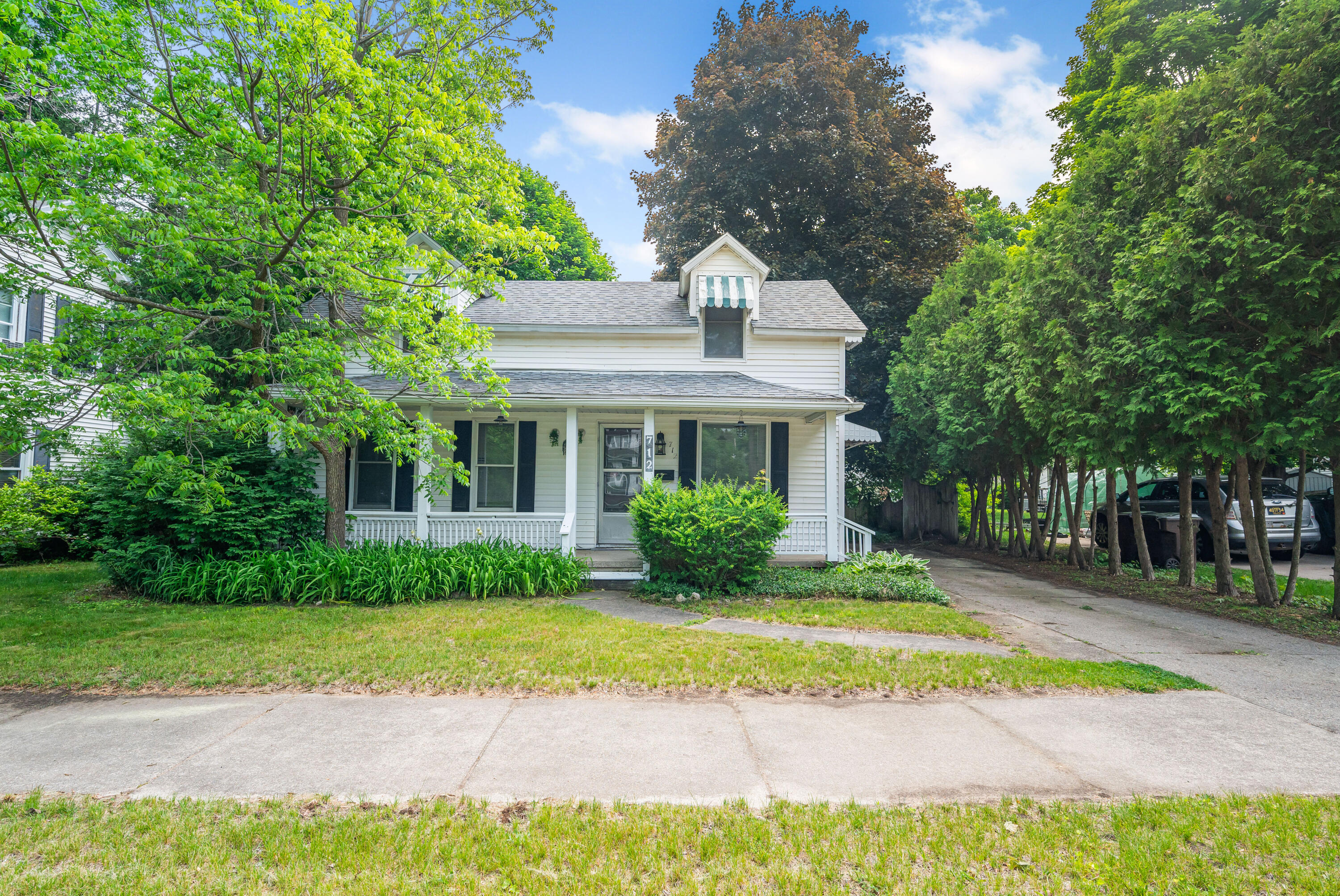 712 Rose Avenue