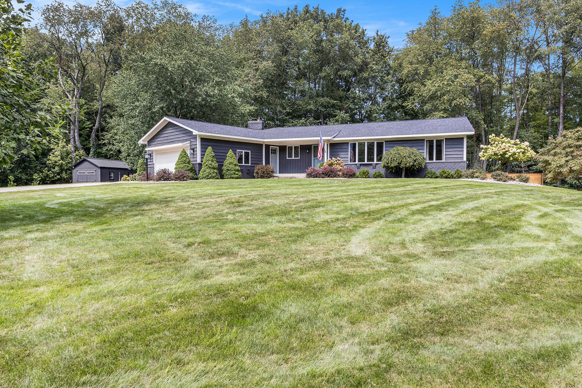 3145 Lindenwood Drive SE