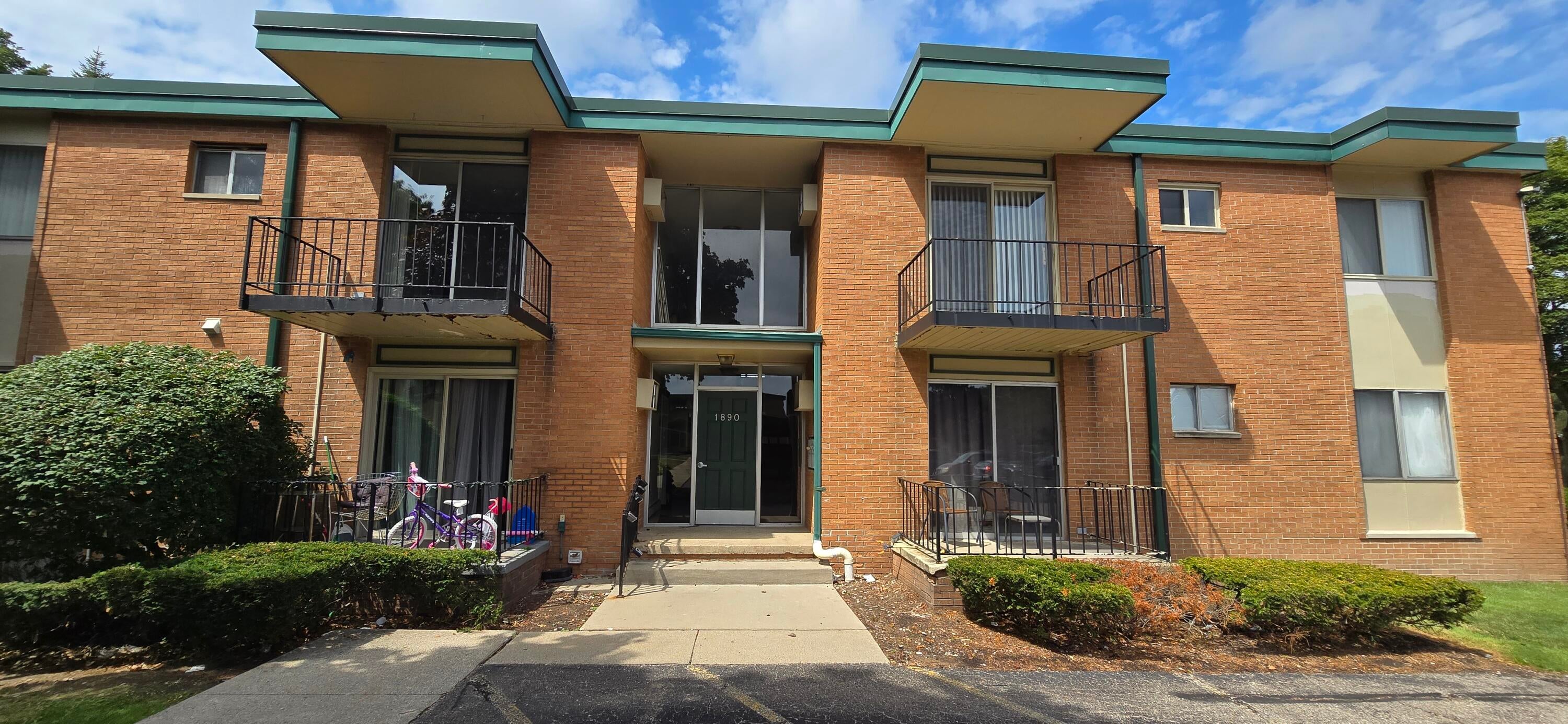 1890 Axtell Drive 5