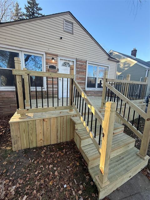 6737 Warwick Street Detroit City MI 48228