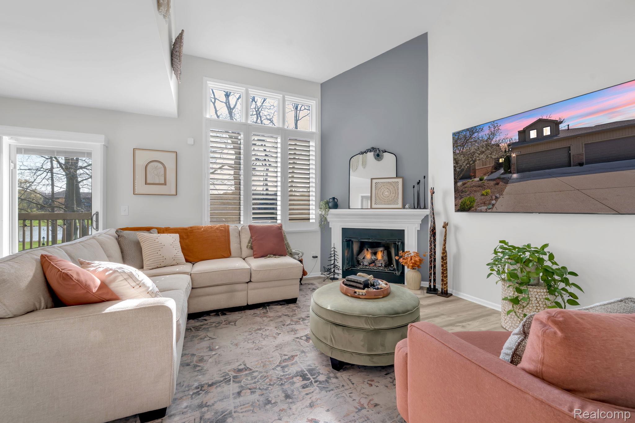 9859 Hawthorne Glen Drive