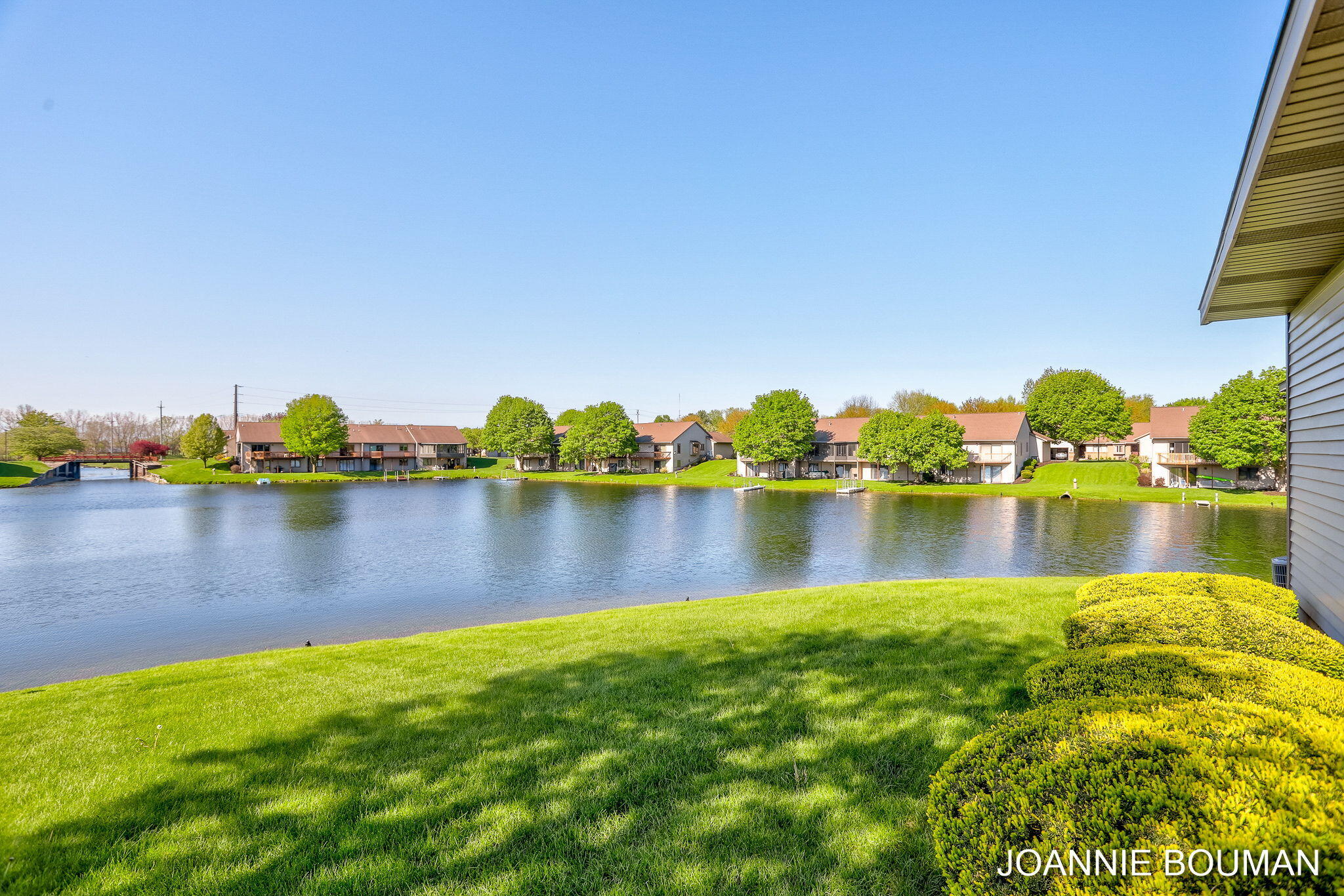 9066 Lakeview Court