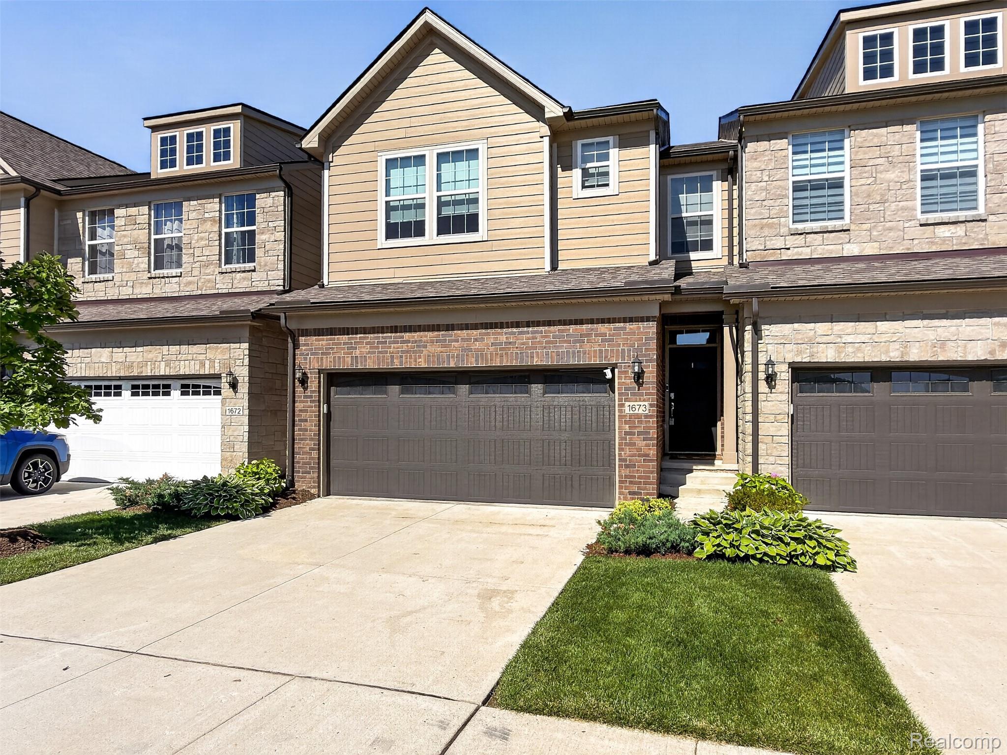 1673 Addison Circle