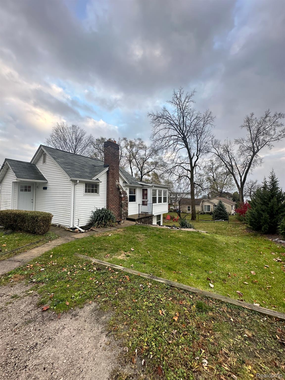 Walled Lake City, Michigan 48390, United States, 2 Bedrooms Bedrooms, ,1 BathroomBathrooms,Residential,Active,132475