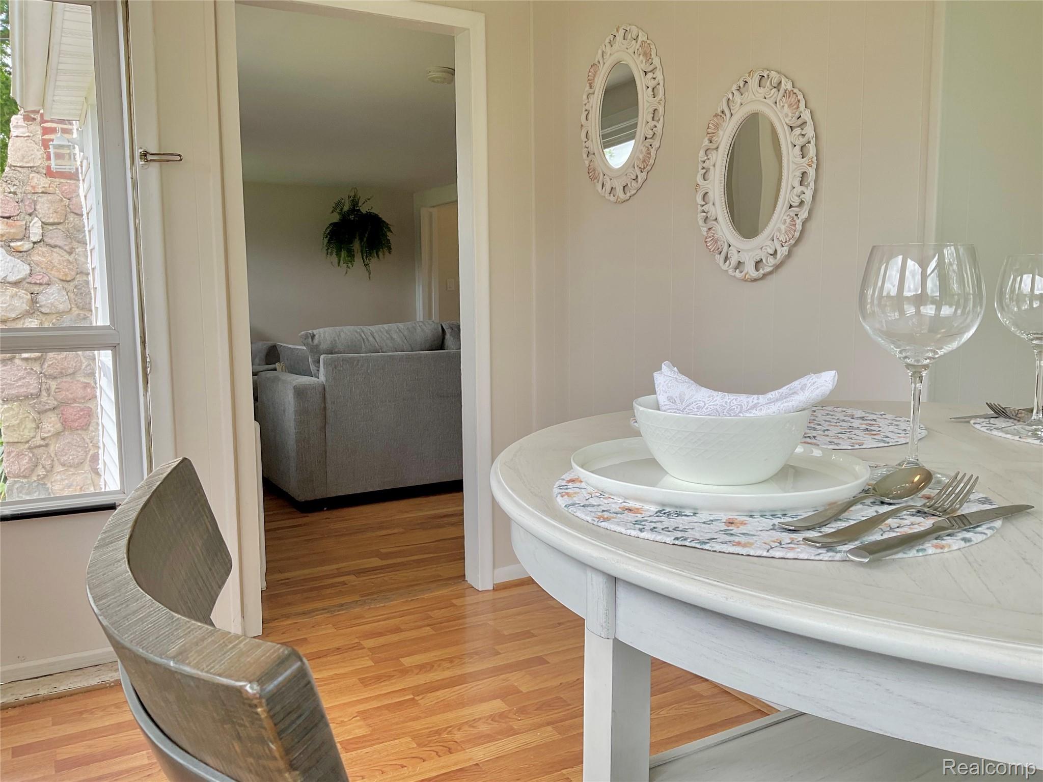 Walled Lake City, Michigan 48390, United States, 2 Bedrooms Bedrooms, ,1 BathroomBathrooms,Residential,Active,132475