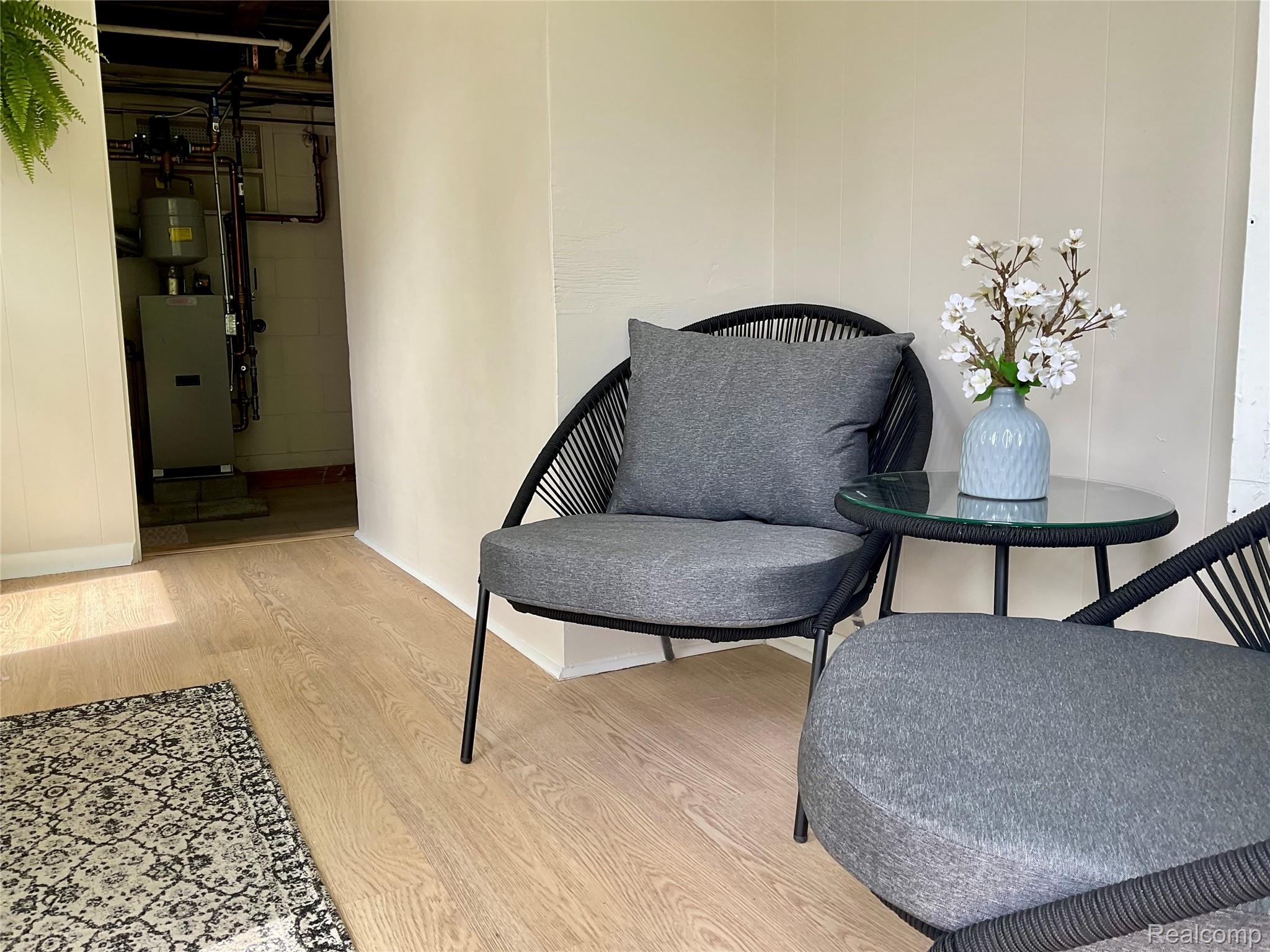 Walled Lake City, Michigan 48390, United States, 2 Bedrooms Bedrooms, ,1 BathroomBathrooms,Residential,Active,132475