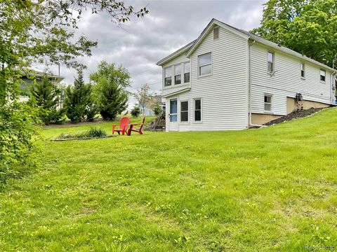 432 MARKET Street Walled Lake City MI 48390