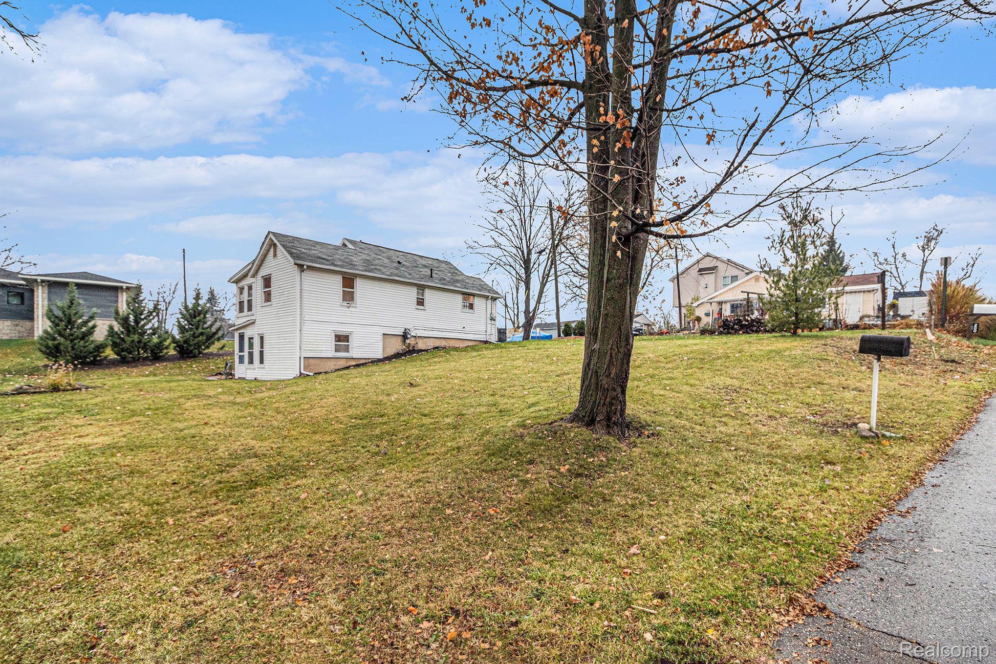 Walled Lake City, Michigan 48390, United States, 2 Bedrooms Bedrooms, ,1 BathroomBathrooms,Residential,Active,132475