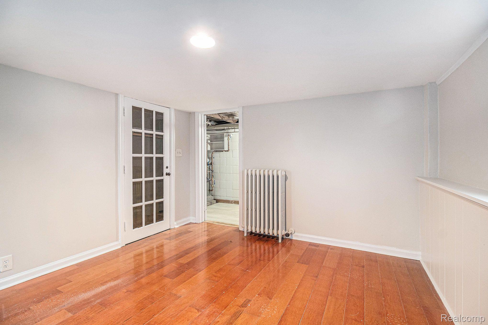 Walled Lake City, Michigan 48390, United States, 2 Bedrooms Bedrooms, ,1 BathroomBathrooms,Residential,Active,132475