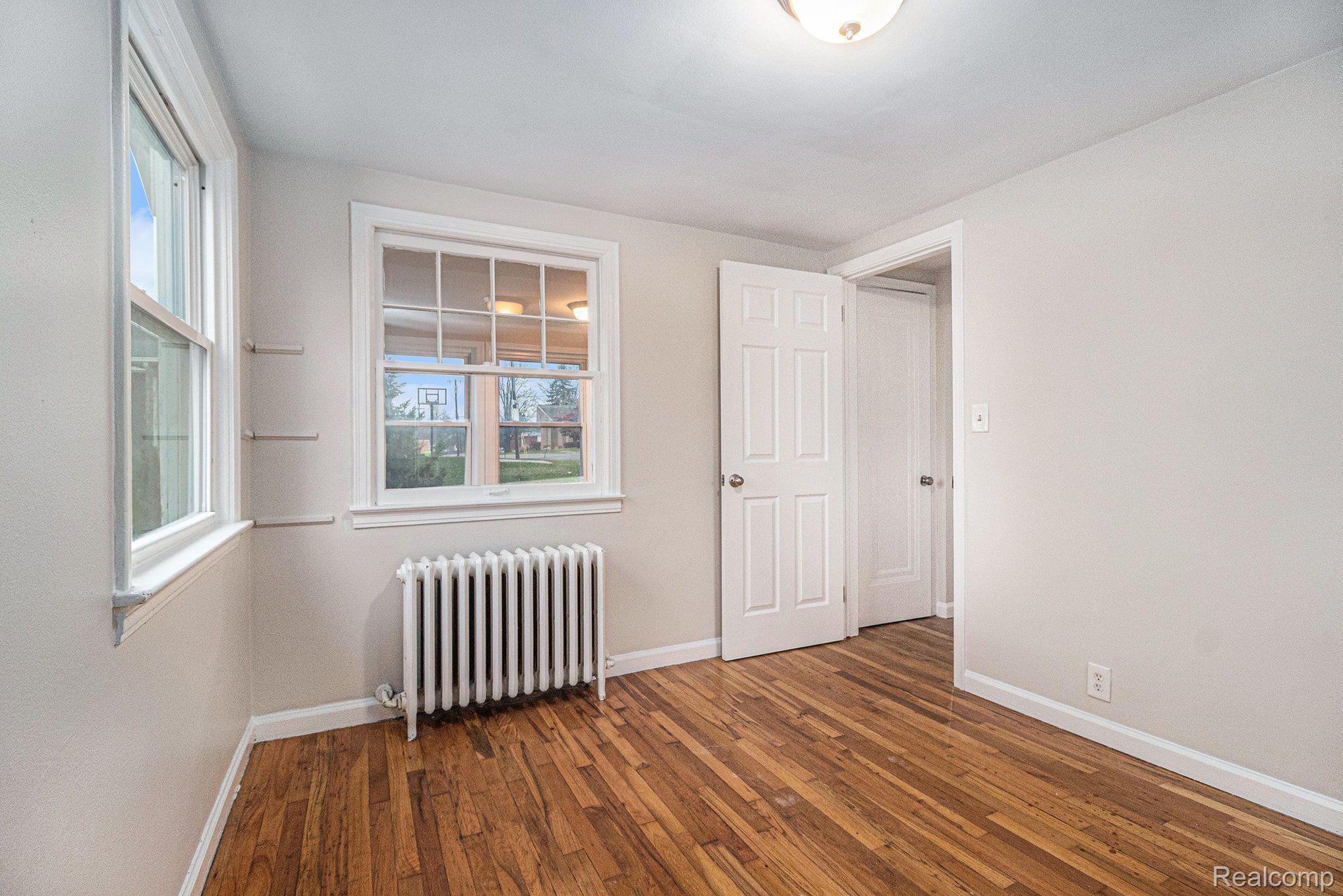 Walled Lake City, Michigan 48390, United States, 2 Bedrooms Bedrooms, ,1 BathroomBathrooms,Residential,Active,132475