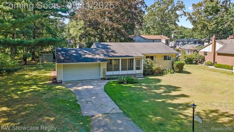 1445 Mariposa Drive Wixom City MI 48393
