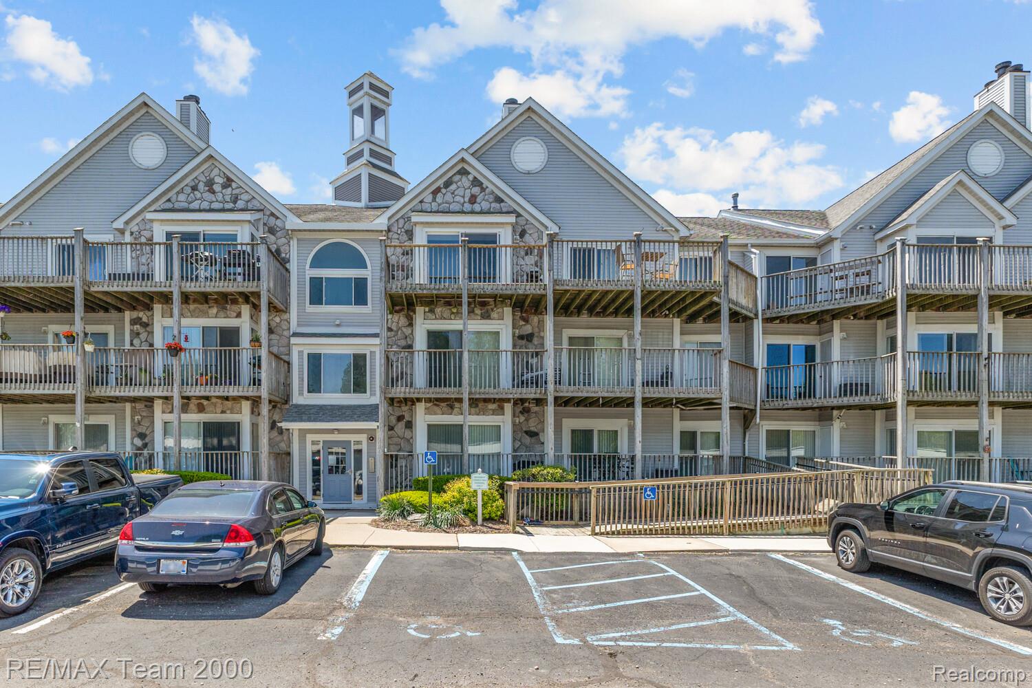 37522 Jefferson Avenue 102