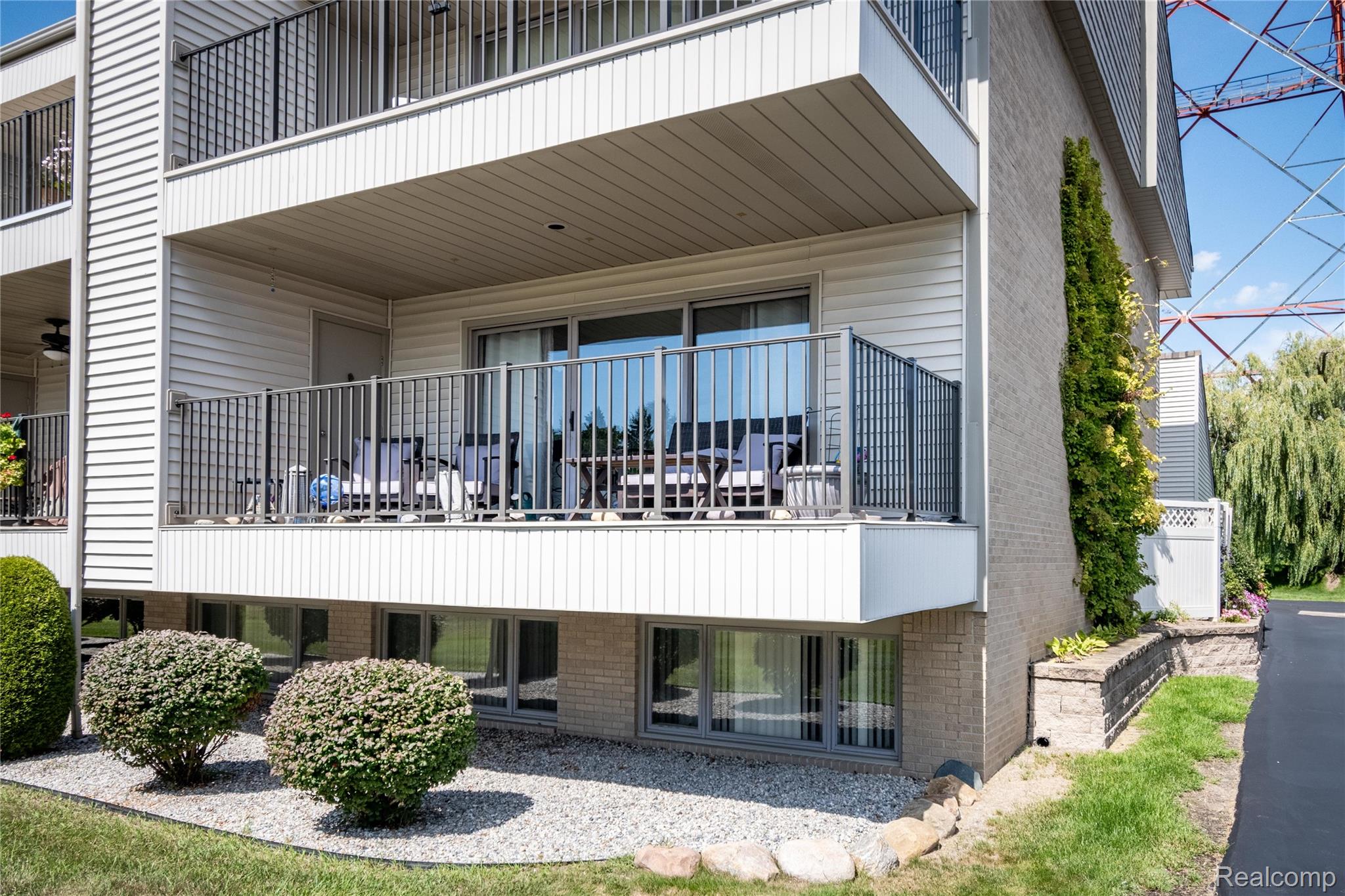 3995 River Road