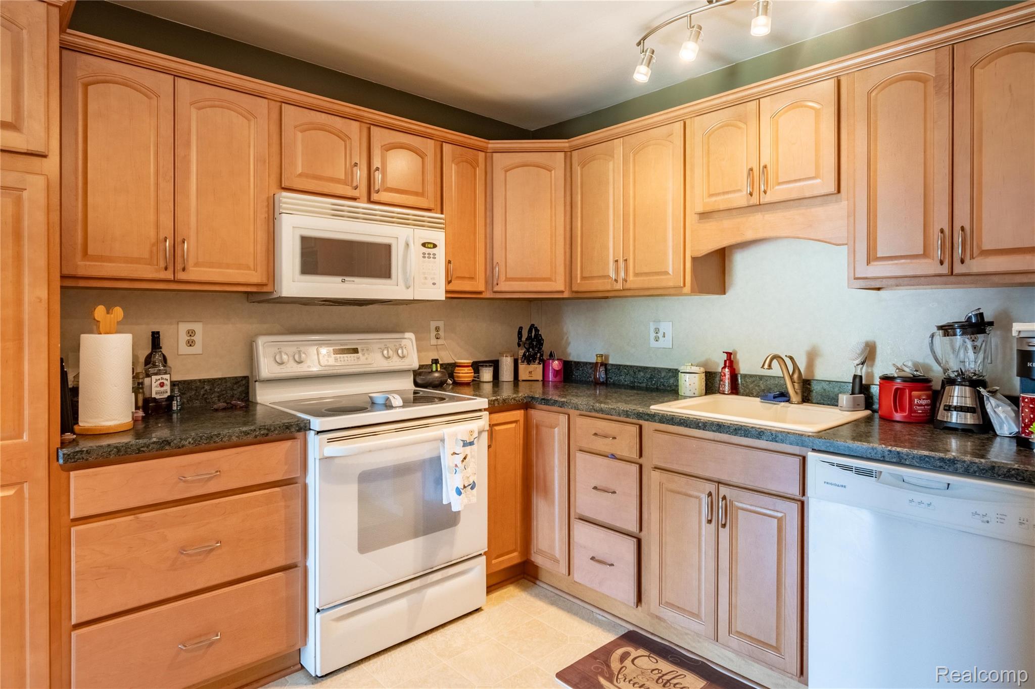 3995 River Road