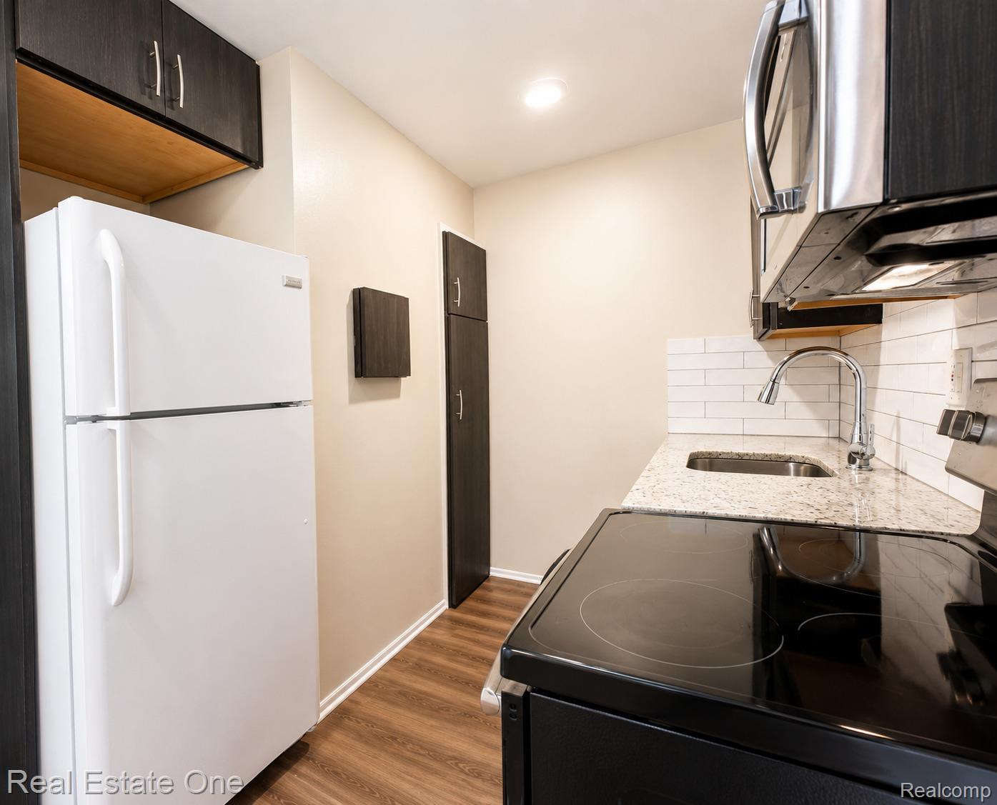 810 Plate Street 203