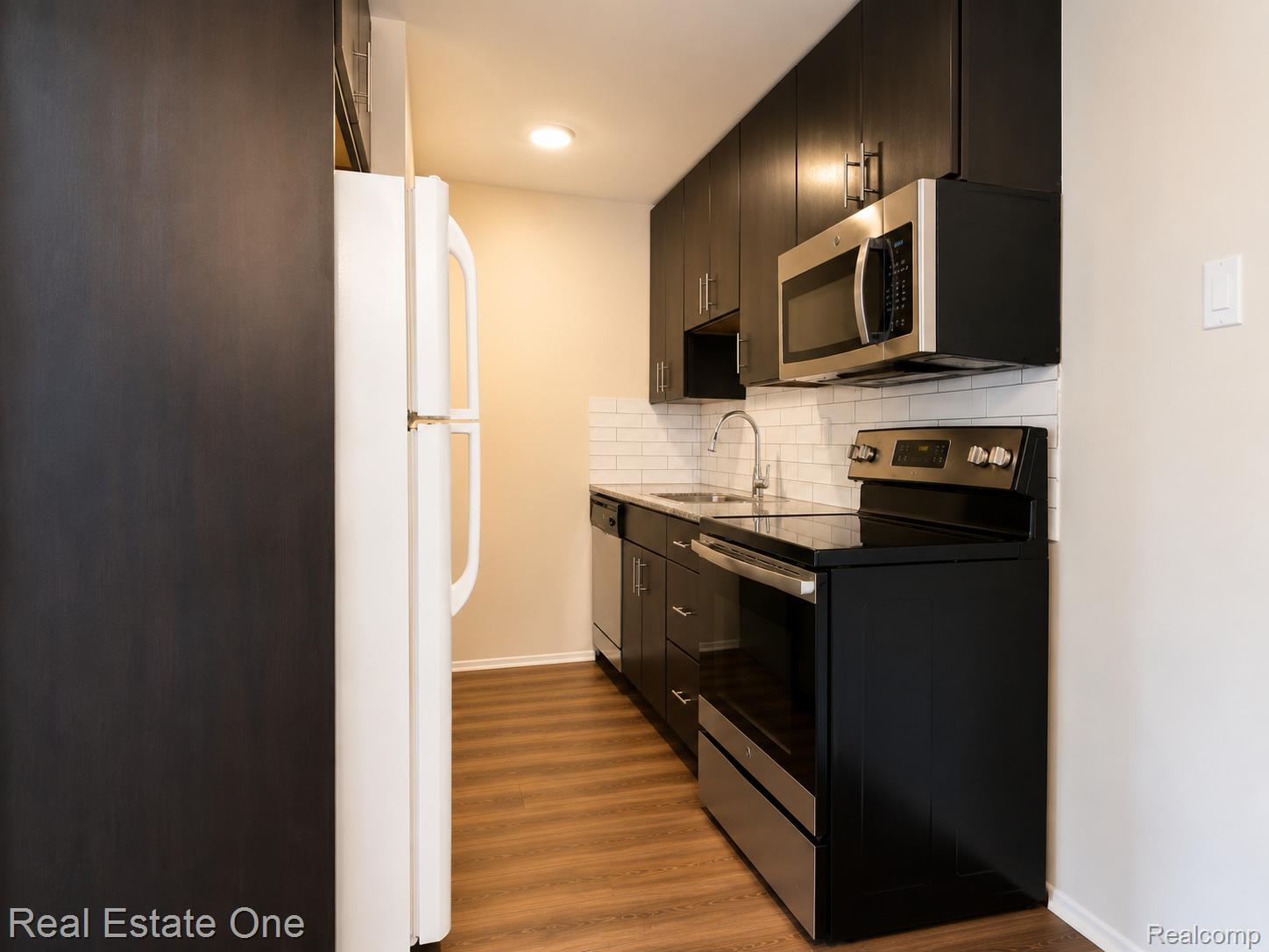 810 Plate Street 203