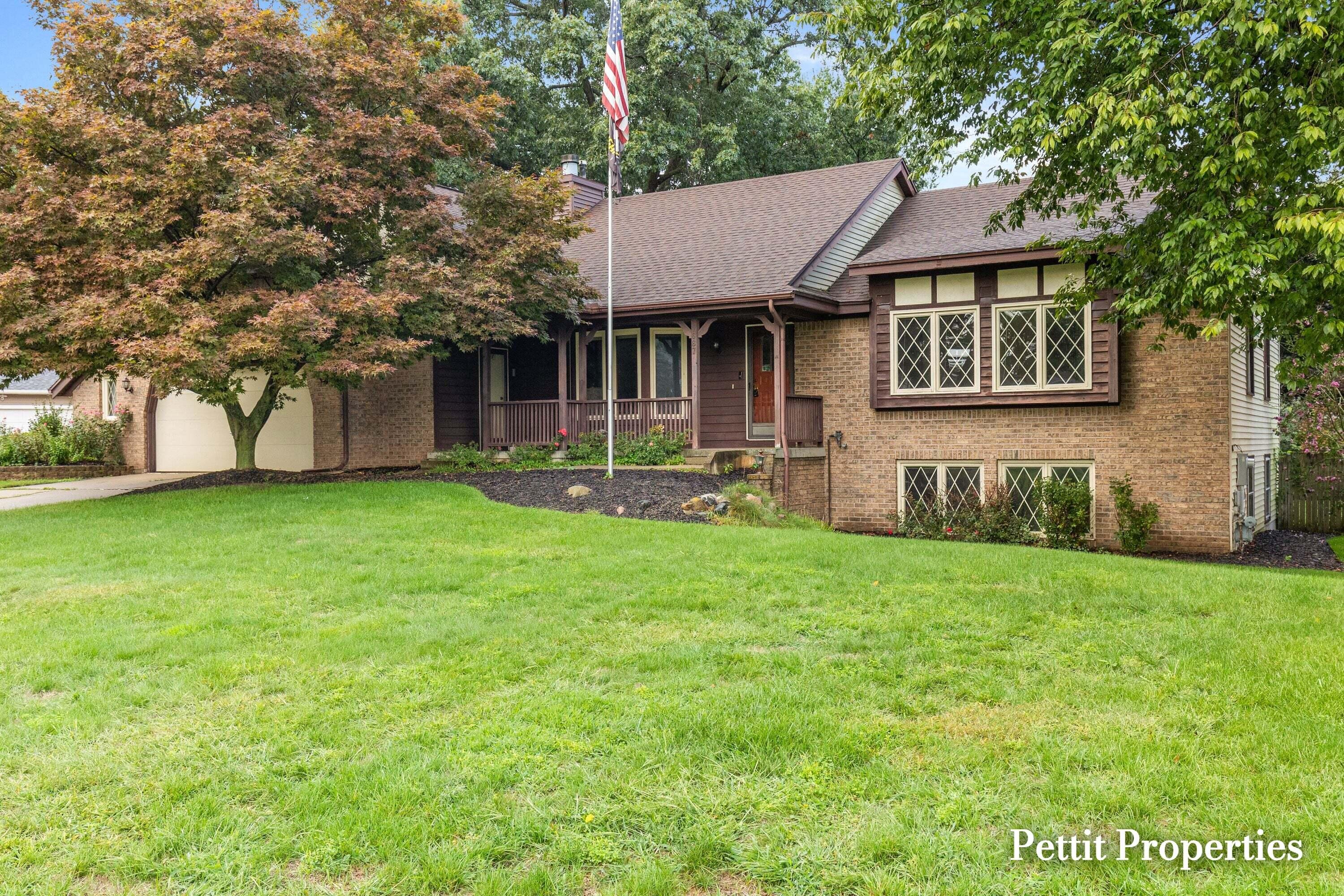 1687 Oakvale Drive SW