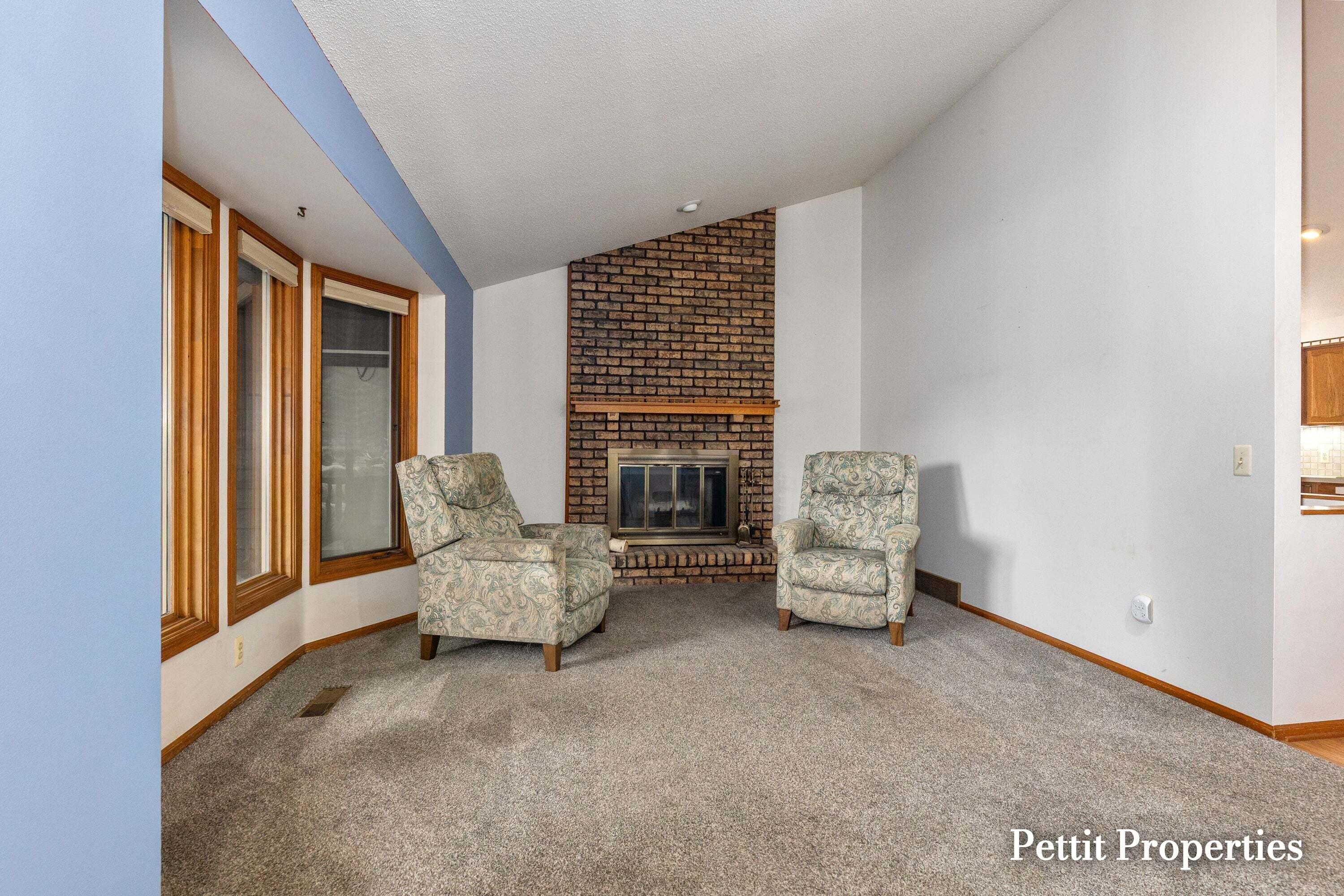 1687 Oakvale Drive SW
