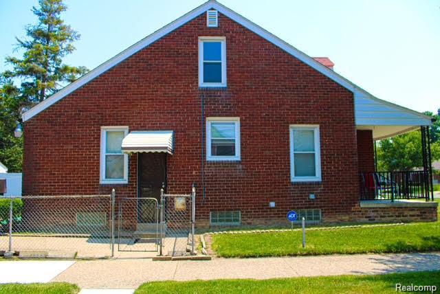 15605 Carlisle
