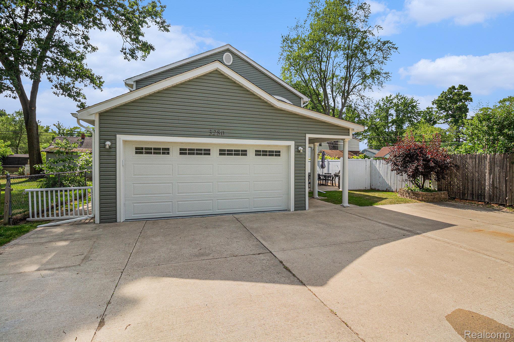 3280 Chambourne Street