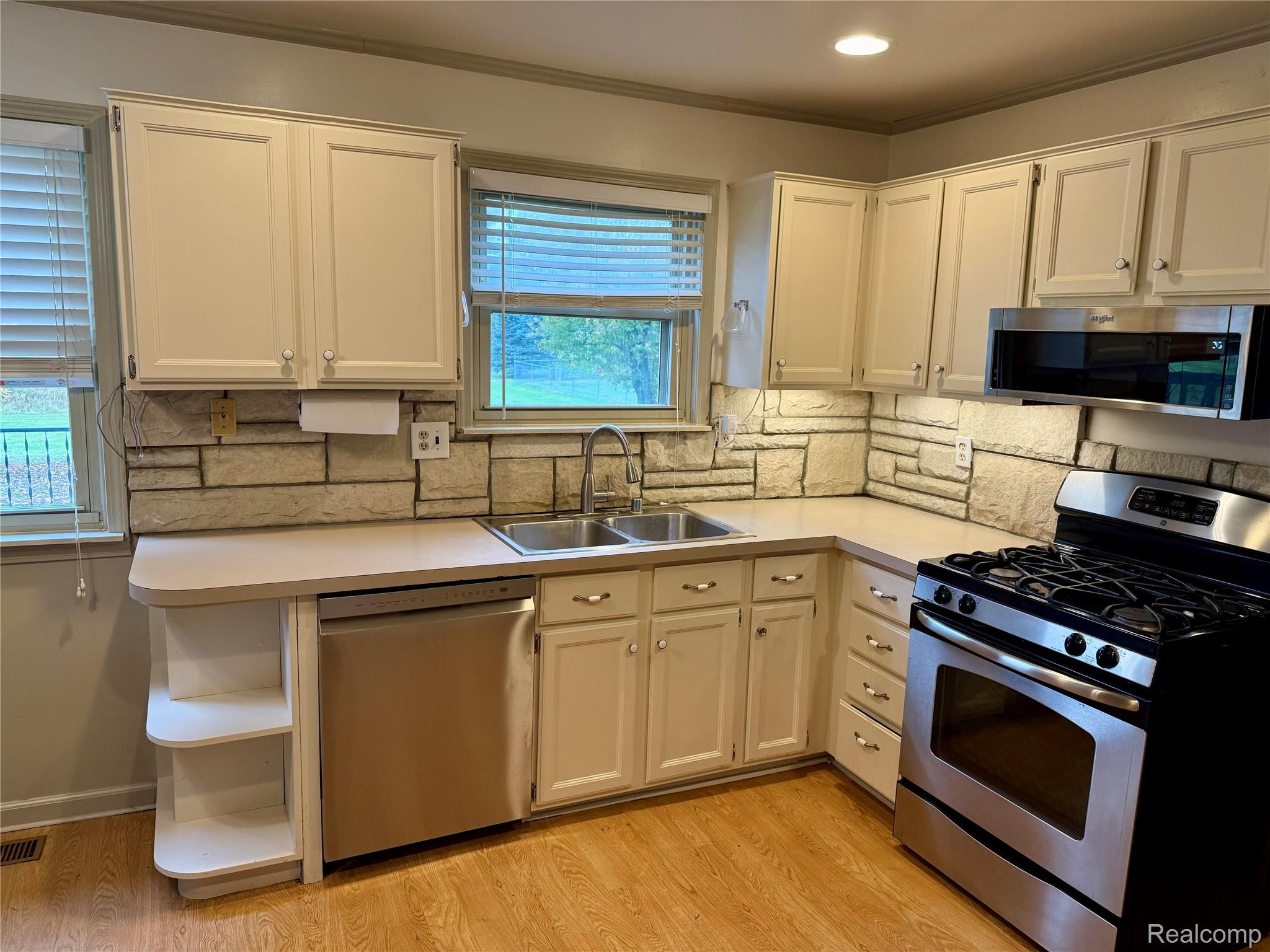 3596 Barberry Circle