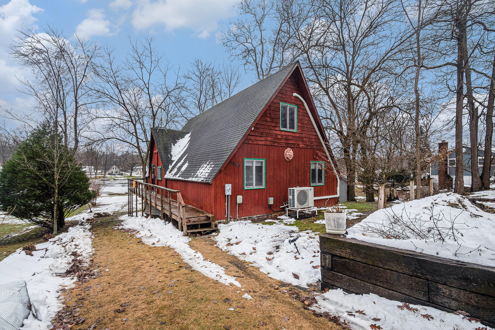 45601 Peninsula Drive E