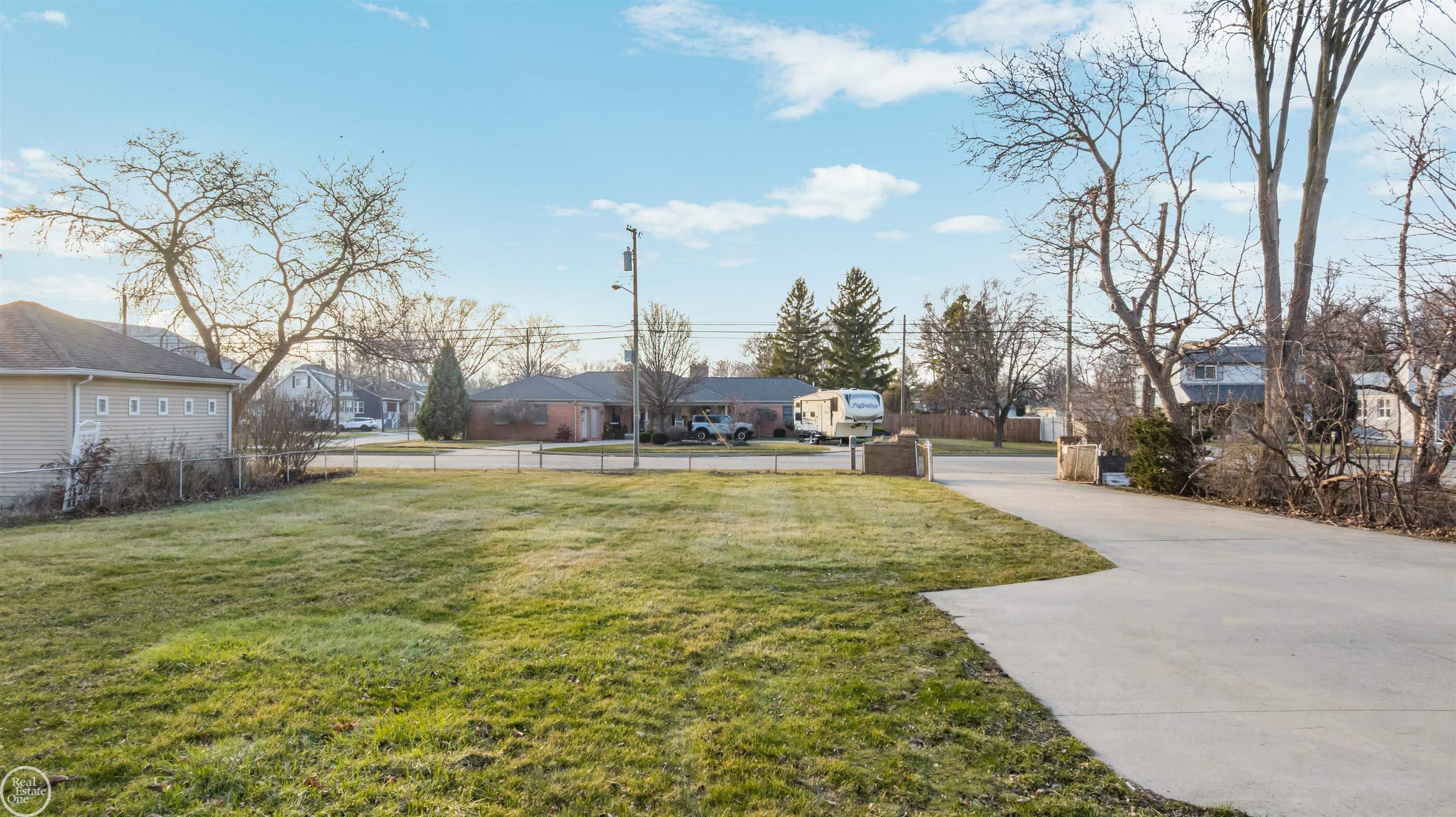 33806 Jefferson Avenue