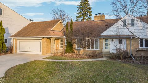 33806 Jefferson Avenue St Clair Shores City MI 48082