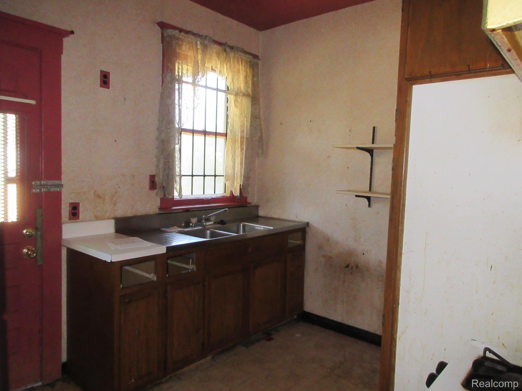 226 W Grand