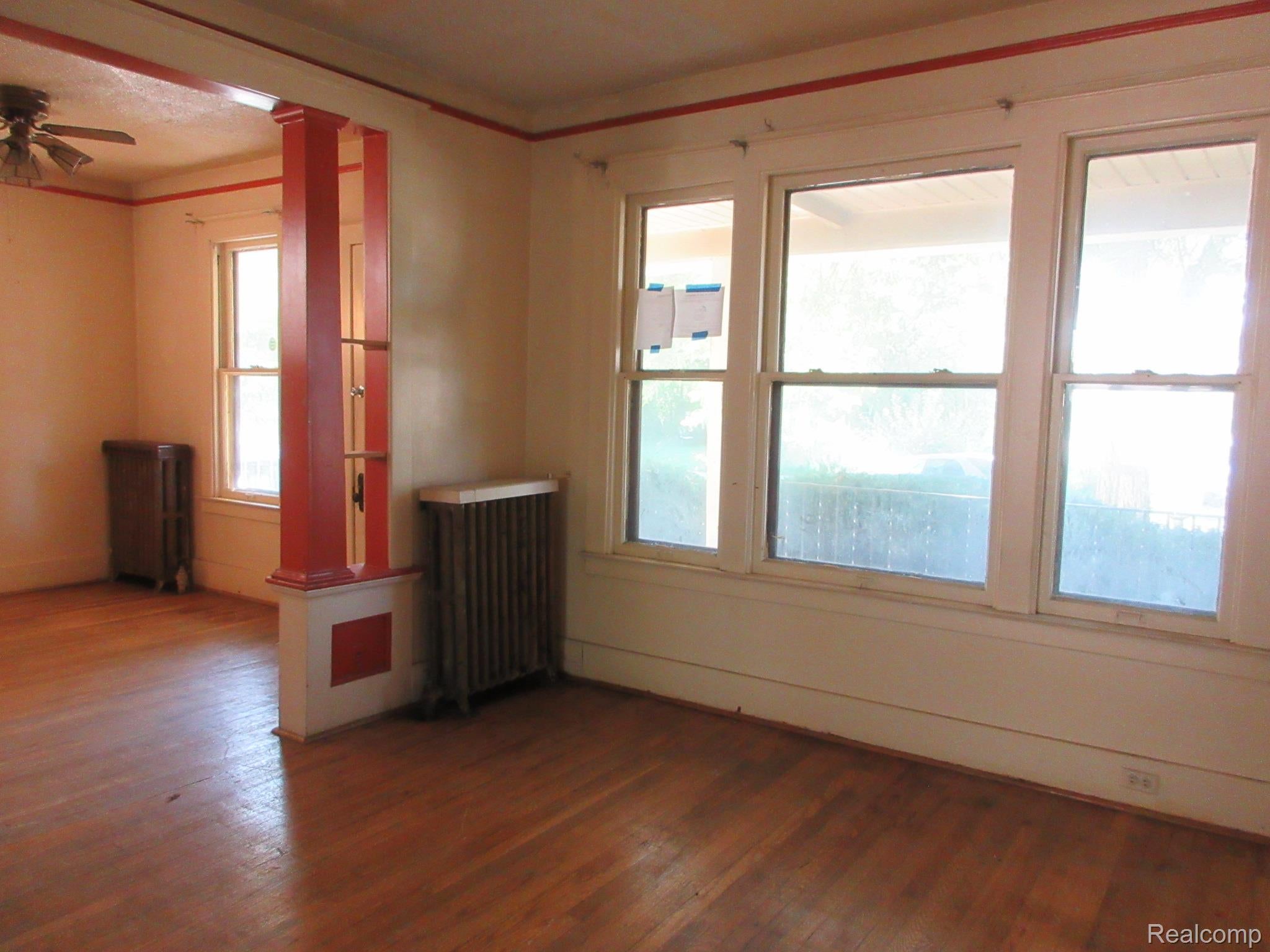 226 W Grand