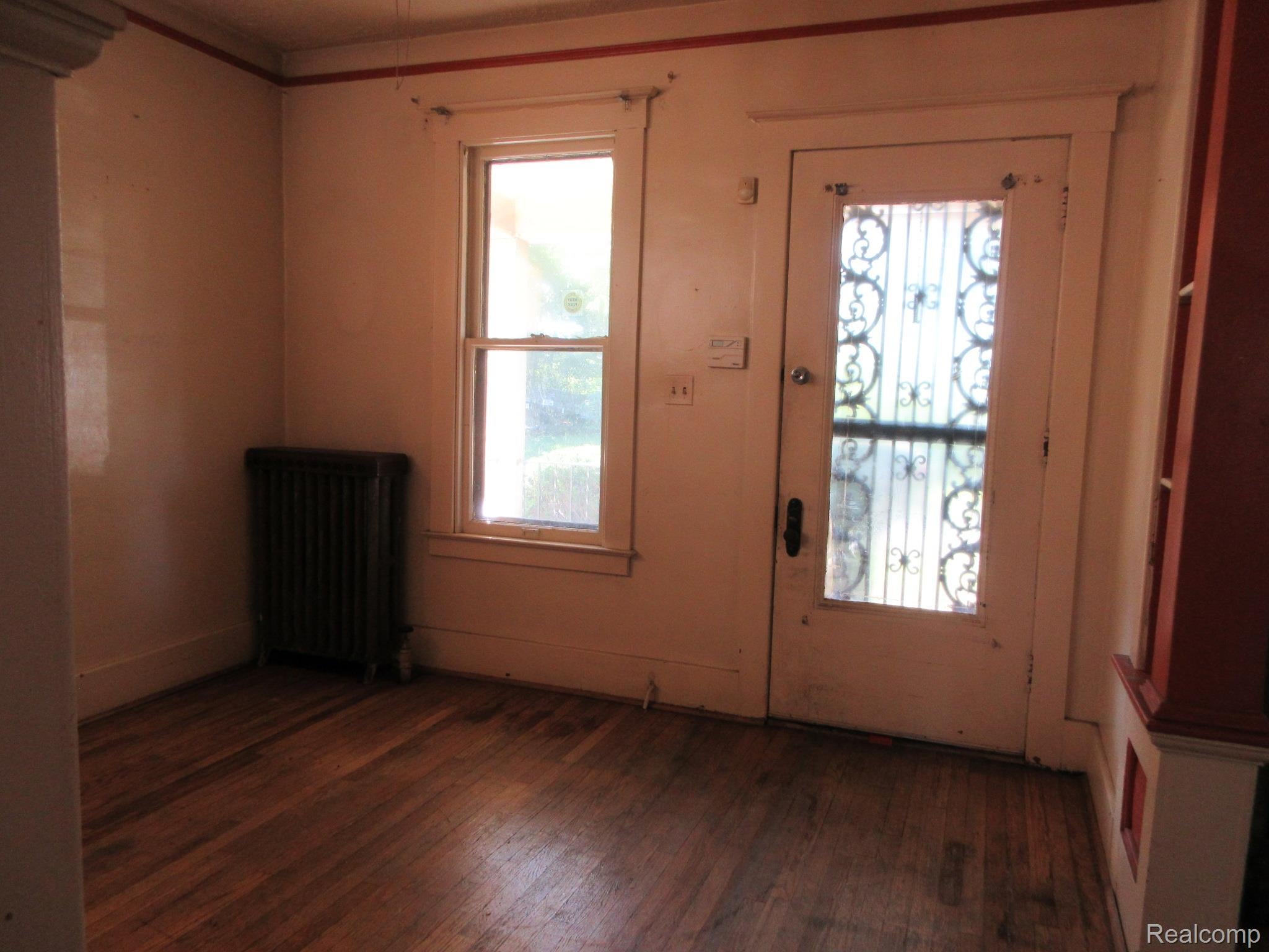 226 W Grand